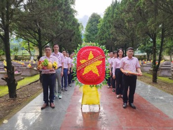DÂNG HƯƠNG TRI ÂN NGÀY 27/7 TẠI NGHĨA TRANG LIỆT SỸ TUẦN GIÁO