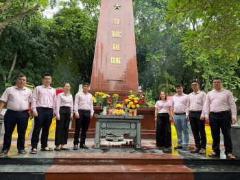 CÔNG ĐOÀN BỘ PHẬN NGÂN HÀNG CHÍNH SÁCH XÃ HỘI TUẦN GIÁO DÂNG HƯƠNG TRI ÂN CÁC ANH HÙNG LIỆT SĨ NHÂN NGÀY 27/7